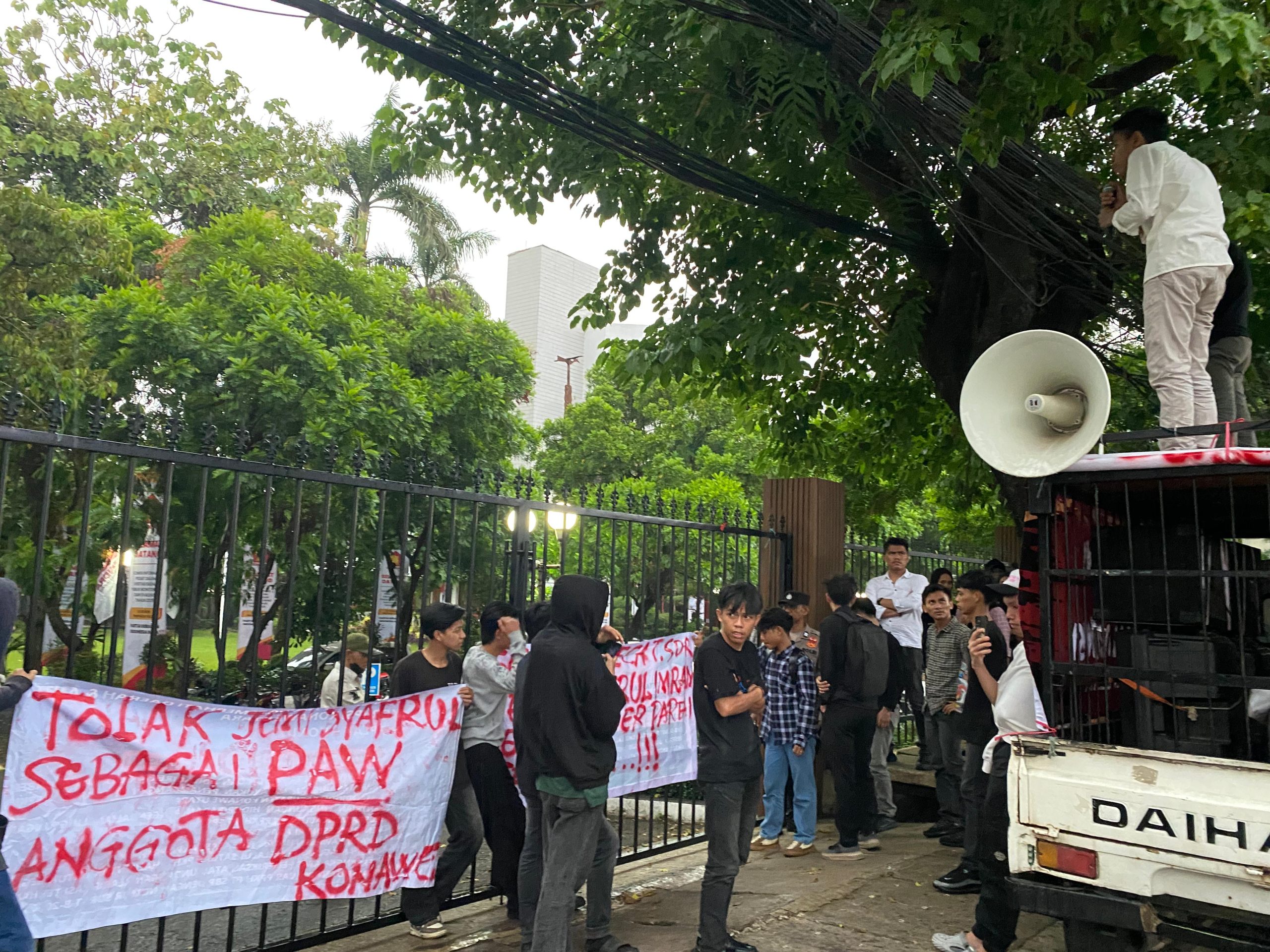 Mahasiswa & AMP; Pemuda Geruduk DPP Gerindra, Desak Pemecatan Jemi Safrul Imran