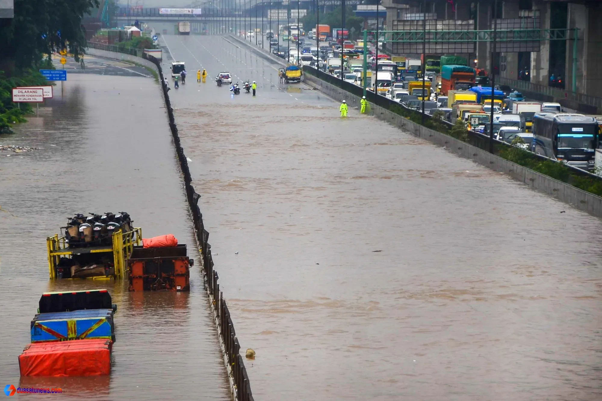 Banjir Jakarta Rendam 35 RT dan 23 Ruas Jalan