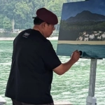 SBY Telaga Sarangan melukis panorama Gunung Lawu di Magetan