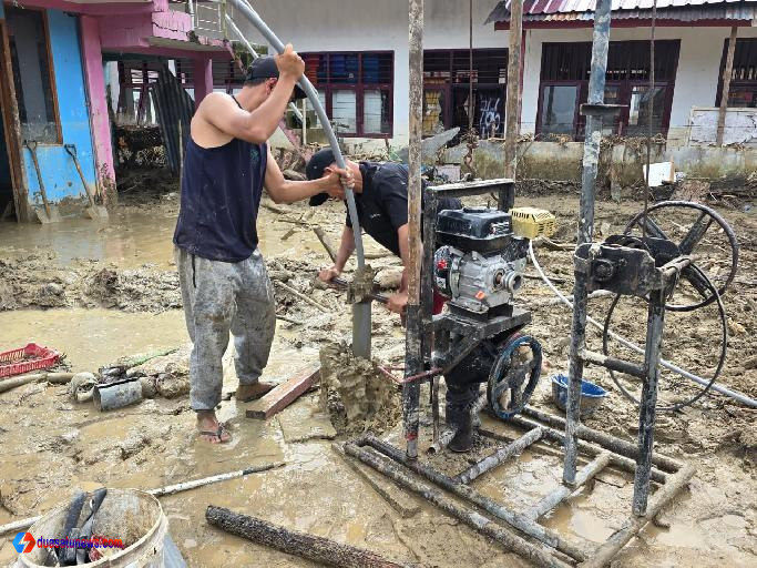 pembangunan sumur bor bencana oleh TNI