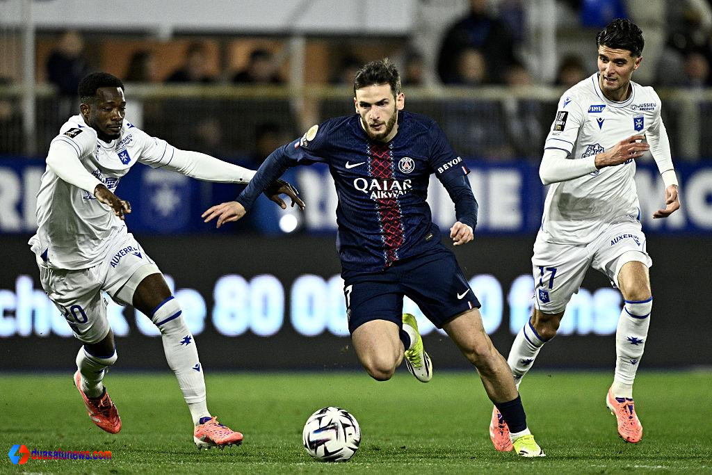 PSG puncaki klasemen Ligue 1 setelah menang atas Auxerre