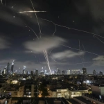 Iran serang Israel dengan peluncuran rudal balistik pada malam hari