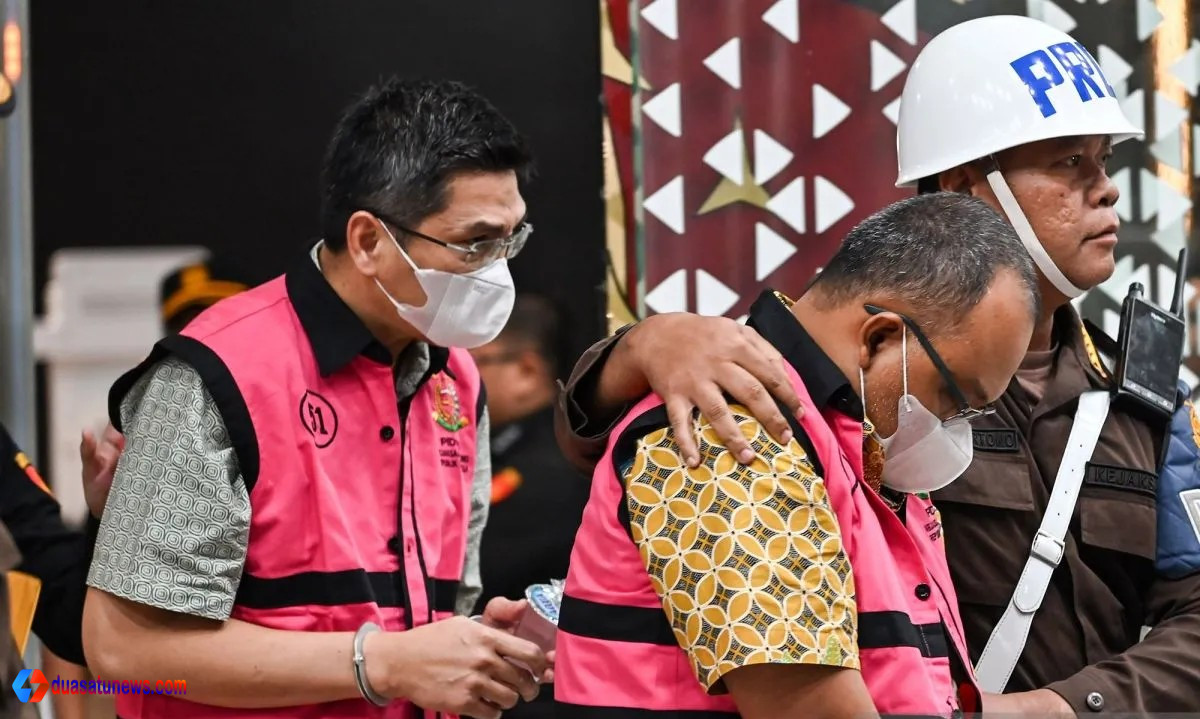 tersangka korupsi ekspor CPO dan POME dikawal Kejaksaan Agung