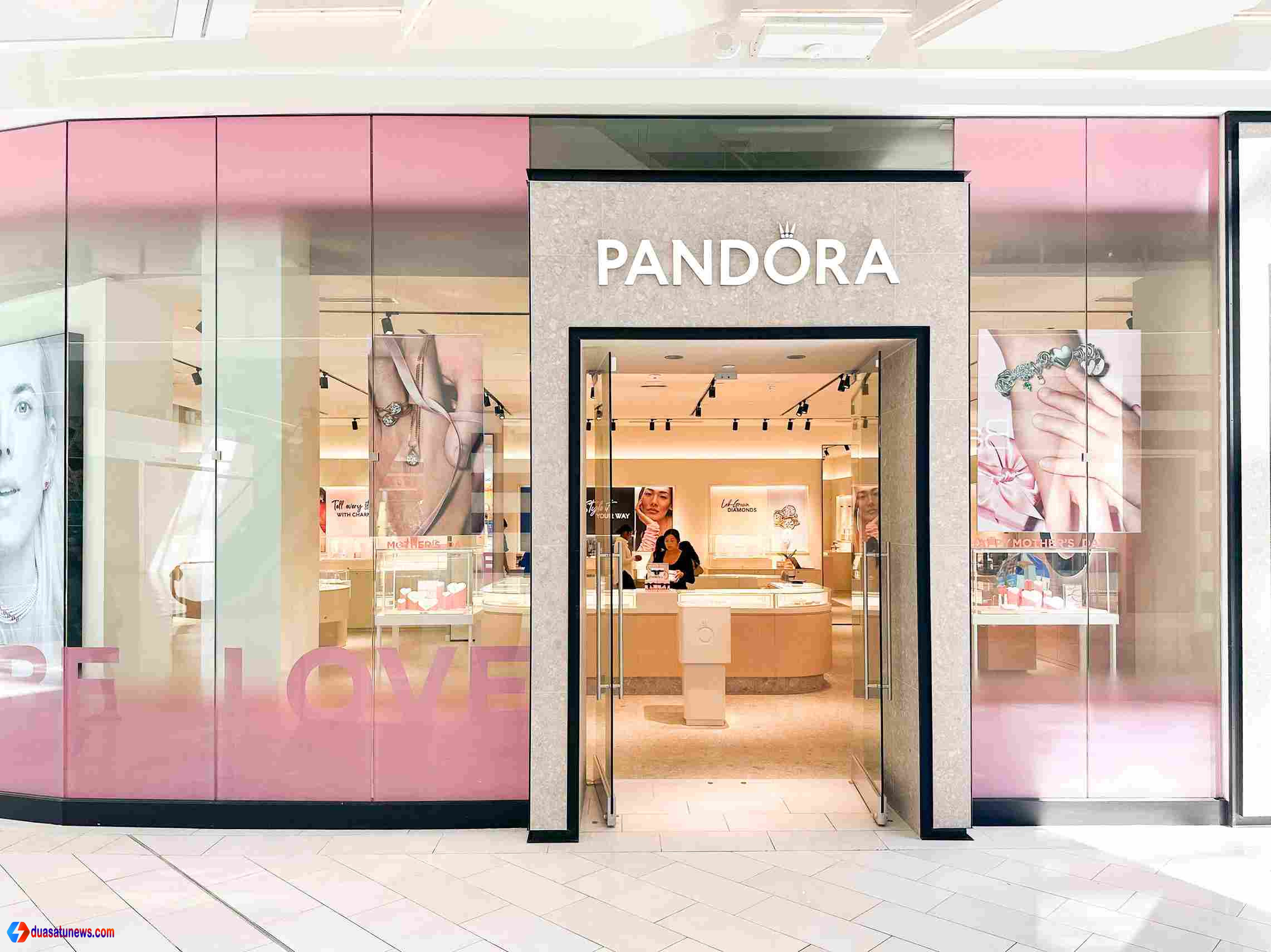 Gerai perhiasan Pandora di Eropa di tengah penurunan saham Pandora akibat tekanan harga perak