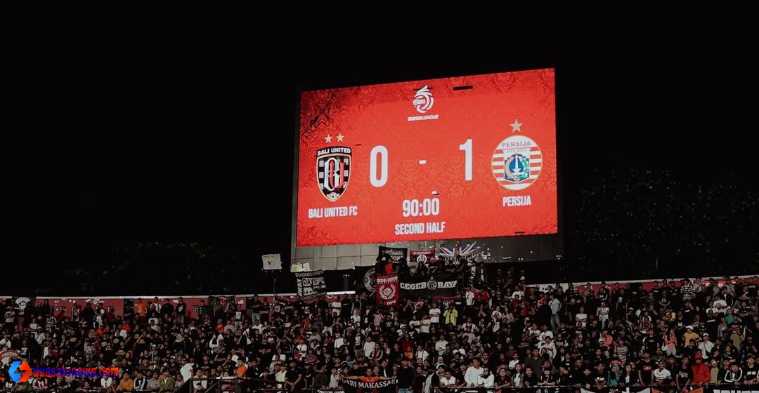 Papan skor Stadion I Wayan Dipta menunjukkan Bali United kalah 0-1 dari Persija Jakarta