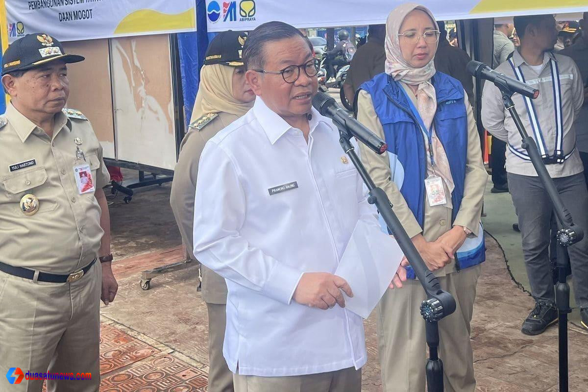 Pramono Anung membahas pengendalian banjir di Jakarta