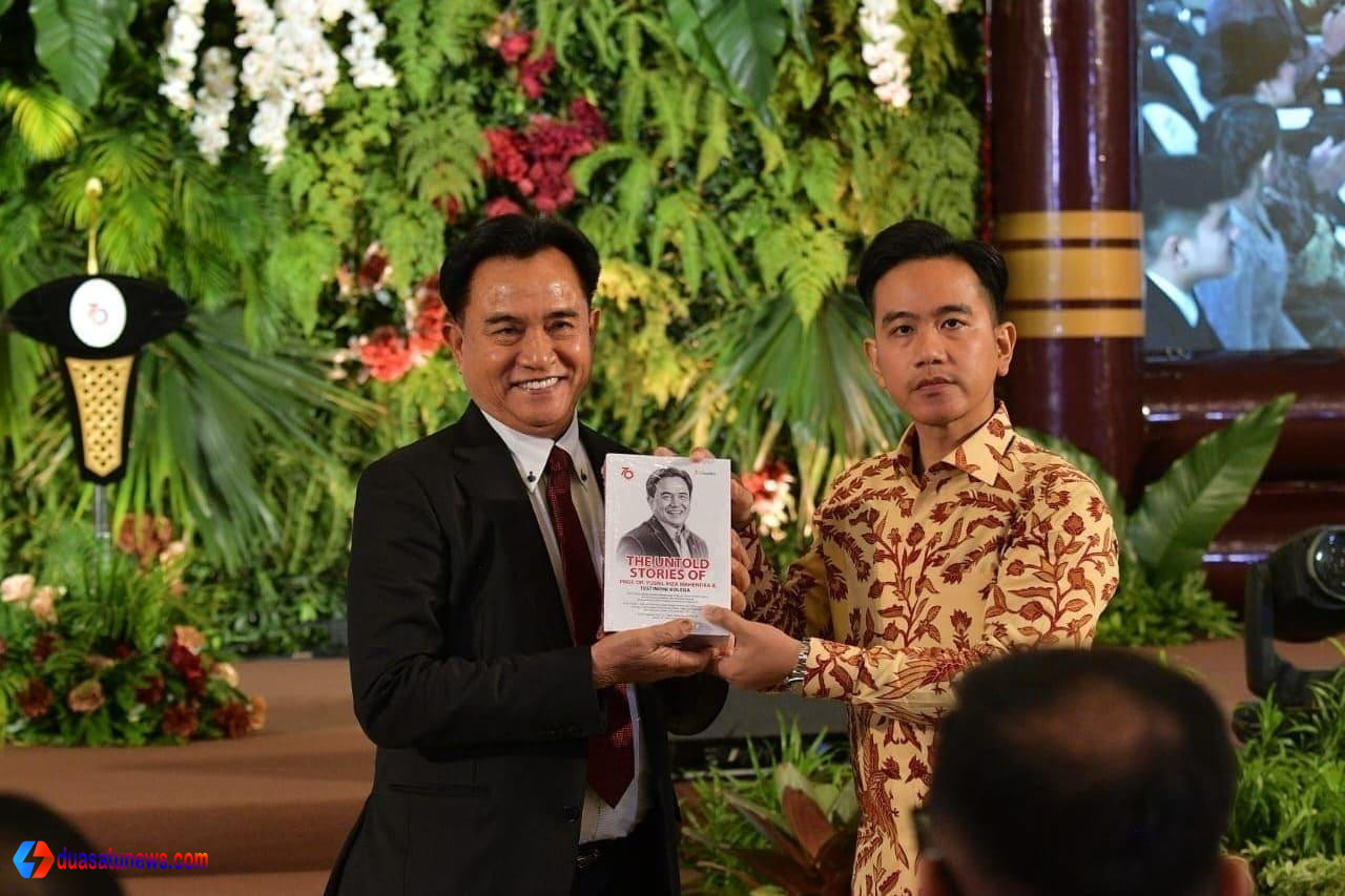 Peluncuran buku Yusril Ihza Mahendra bersama tokoh nasional