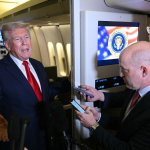 Trump operasi militer Kuba dinilai tidak diperlukan saat berbicara di Air Force One