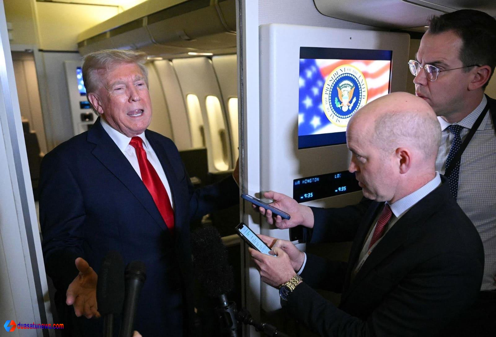 Trump operasi militer Kuba dinilai tidak diperlukan saat berbicara di Air Force One