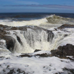 Sumur Thor di Oregon saat air pasang di Cape Perpetua Scenic Area