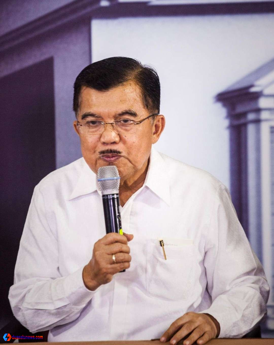 JK Respons Prabowo disampaikan Jusuf Kalla saat memberi keterangan di Jakarta