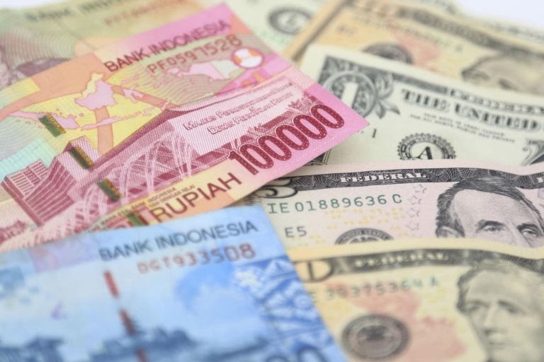 rupiah tembus Rp17.000 terhadap dolar AS di pasar keuangan Indonesia