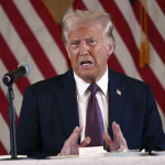 Trump uranium Iran saat konferensi pers di Washington