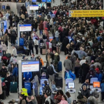shutdown bandara as antrean panjang keamanan tsa