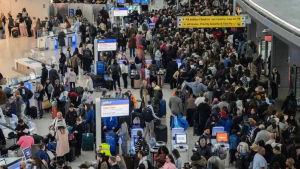shutdown bandara as antrean panjang keamanan tsa