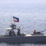 Blokade AS ke Iran di Selat Hormuz dengan kapal perang dan tanker minyak