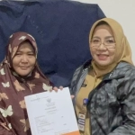 TP PKK Jakarta Pusat menyerahkan akta kematian kepada keluarga korban tabrakan kereta api Bekasi