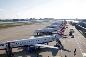 Kenaikan harga tiket pesawat akibat krisis bahan bakar