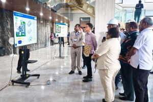 Gibran Papua Barat Daya meninjau presentasi pembangunan pusat pemerintahan di Sorong