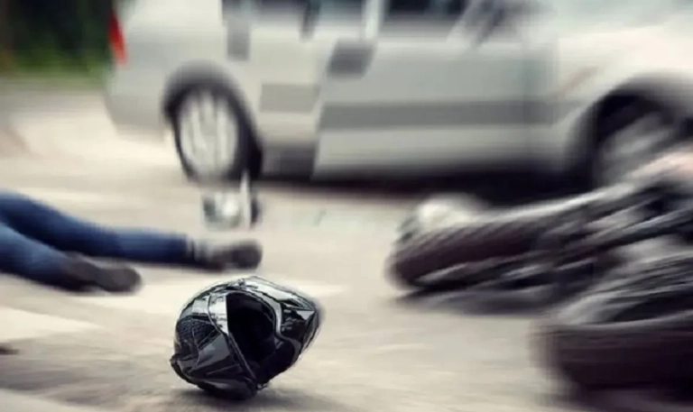 kecelakaan flyover Pesing Jakarta Barat pemotor tewas usai kecelakaan dengan bus