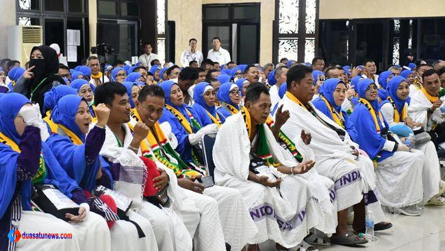 jamaah haji Indonesia mengikuti pembekalan menjelang keberangkatan terkait kenaikan ongkos haji 2026