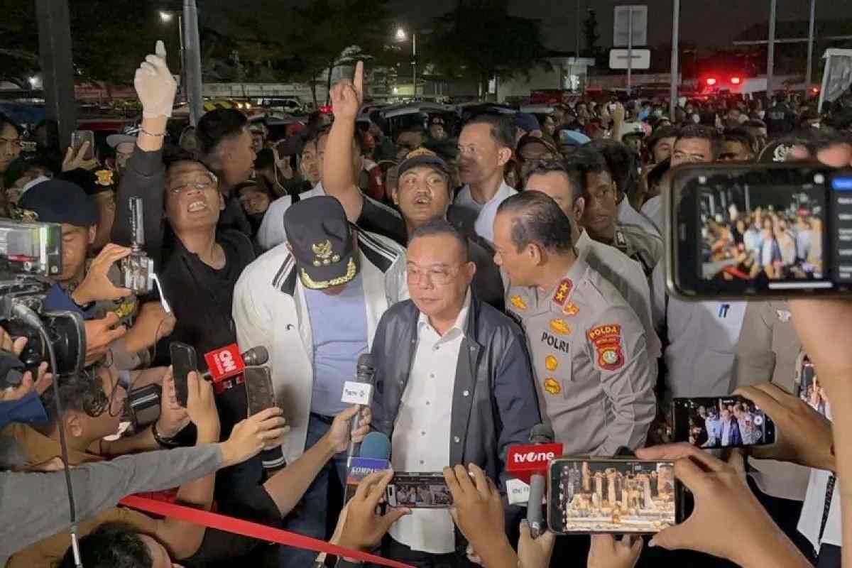 kecelakaan kereta Bekasi di Stasiun Bekasi Timur malam hari