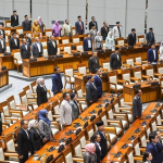 anggota DPR RI menghadiri rapat paripurna pengesahan UU PPRT di gedung parlemen