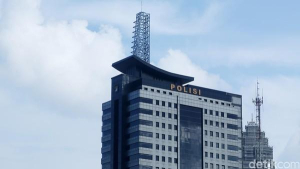 Gedung Polda Metro Jaya, potret Ade Armando, Abu Janda, dan Jusuf Kalla terkait laporan dugaan provokasi