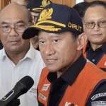 Direktur Utama KAI Bobby Rasyidin memberikan keterangan pers terkait gerbong KRL wanita di Stasiun Bekasi Timur