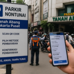 "Parkir nontunai Tanah Abang, QR code pembayaran e-Parking, petugas Dishub mengatur lalu lintas di Jakarta."