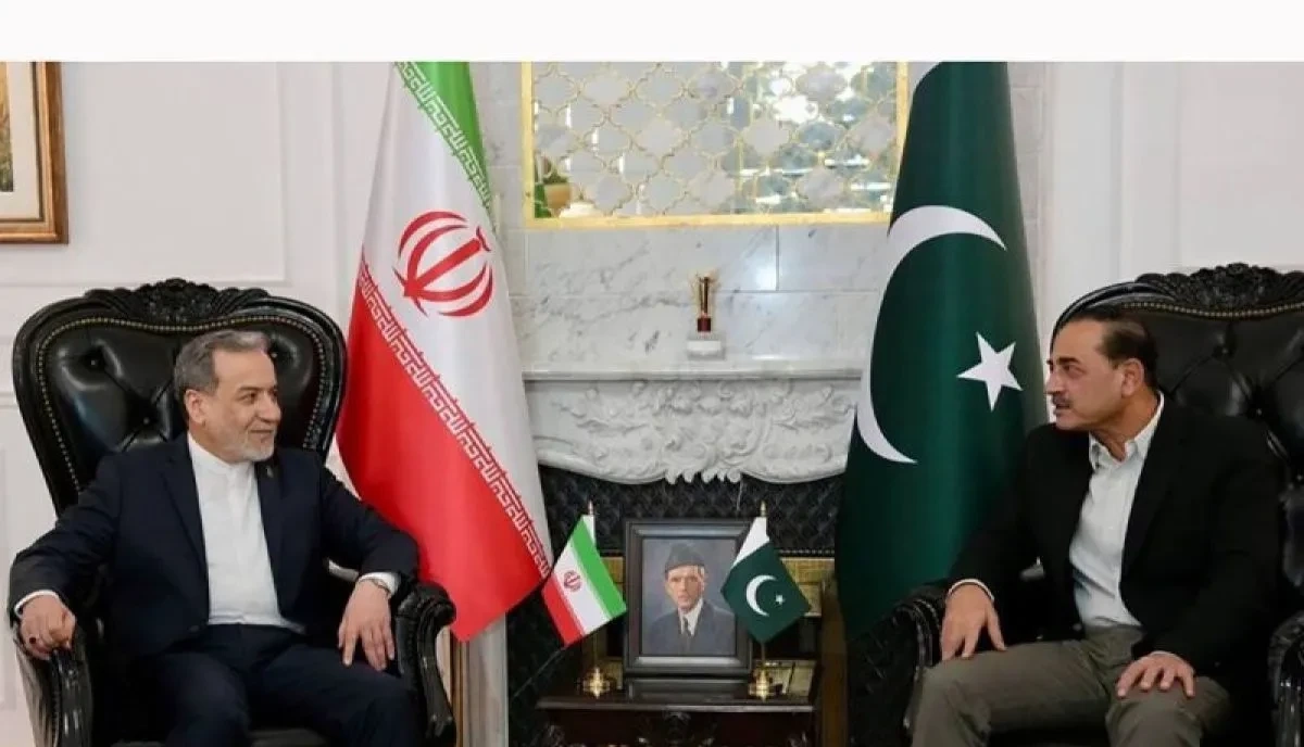 Menteri Luar Negeri Iran Abbas Araghchi bertemu dengan pejabat militer Pakistan, Marsekal Lapangan Asim Munir, di Islamabad untuk membahas dialog perdamaian Iran-AS.