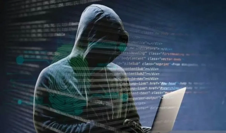 Ilustrasi hacker dengan laptop terkait Korut bantah tuduhan serangan siber AS