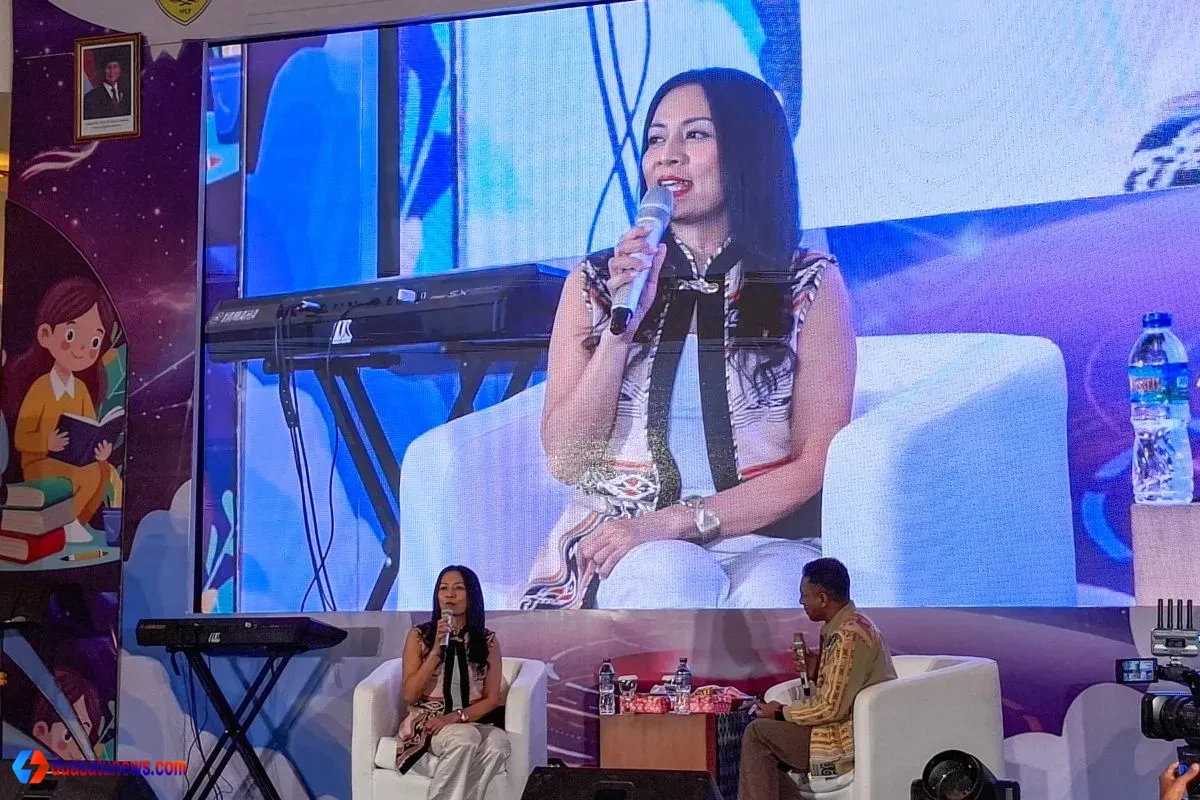 Dee Lestari literasi bersama BI NTT di Kupang
