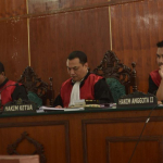 Majelis hakim memimpin sidang kasus motif penculikan bank di Pengadilan Militer II-08 Jakarta