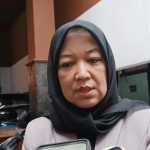 Yuke Yurike menjelaskan anggaran pendidikan DKI Jakarta kepada wartawan
