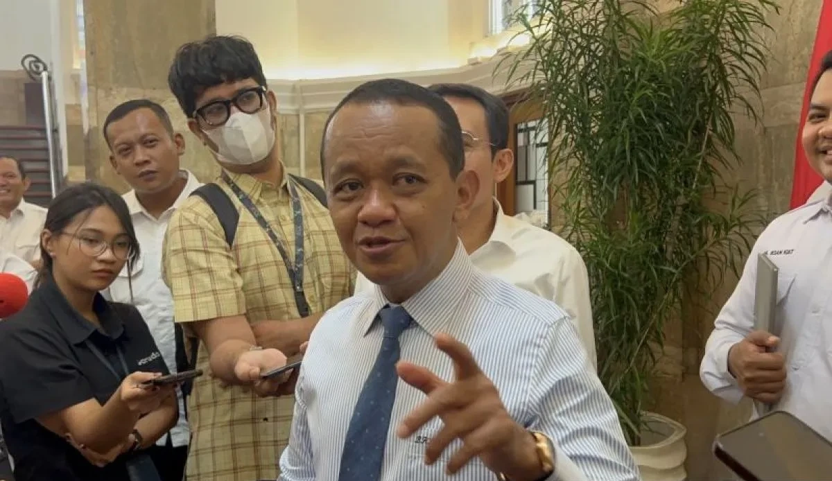 “Bahlil Lahadalia menyampaikan pernyataan terkait royalti tambang ditunda di Jakarta”