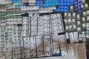 gerebek toko obat ilegal di Tanjung Priok dengan barang bukti pil daftar G hasil sitaan polisi