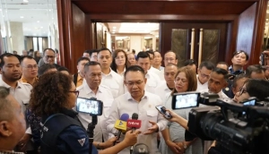 KSP awasi program saat Dudung Abdurachman memberi keterangan kepada wartawan di Jakarta