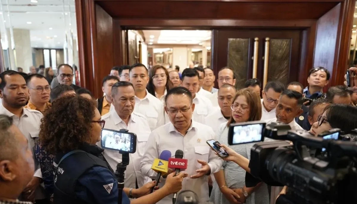 KSP awasi program saat Dudung Abdurachman memberi keterangan kepada wartawan di Jakarta