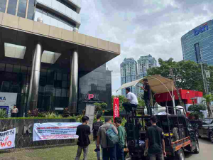 IPPMIK Konawe-Jakarta menggelar aksi demonstrasi di depan Gedung KPK terkait dugaan korupsi anggaran makan minum Konawe Rp9,2 miliar