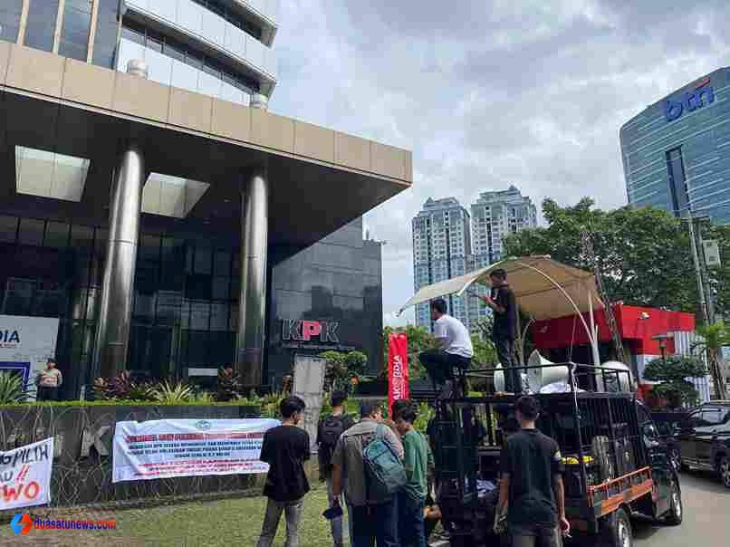 IPPMIK Konawe-Jakarta menggelar aksi demonstrasi di depan Gedung KPK terkait dugaan korupsi anggaran makan minum Konawe Rp9,2 miliar