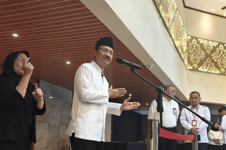 “Mensos Saifullah Yusuf menyampaikan pernyataan terkait transparansi pengadaan Sekolah Rakyat di Jakarta”