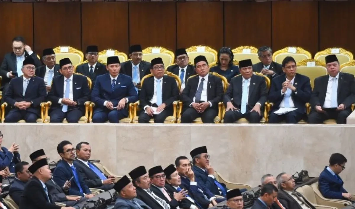 Prabowo bersama jajaran menteri menghadiri sidang paripurna DPR terkait pemberantasan pungli dan korupsi birokrasi
