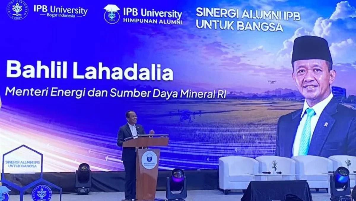 Bahlil Lahadalia menyampaikan pernyataan terkait minyak mentah Rusia masuk Indonesia dalam acara Himpunan Alumni IPB