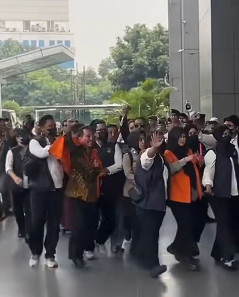 Kasus fitnah ijazah Jokowi saat Roy Suryo tiba di Kejari Jakarta Selatan