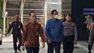Bupati Muara Enim Edison tiba di Gedung Merah Putih KPK usai terjaring OTT