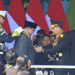 Prabowo Terima Medali Kehormatan dari Kapolri pada Hari Bhayangkara ke-80