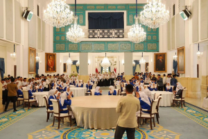 Santri Kunjungi Istana Kepresidenan saat mengikuti program Istana untuk Anak Sekolah di Jakarta.