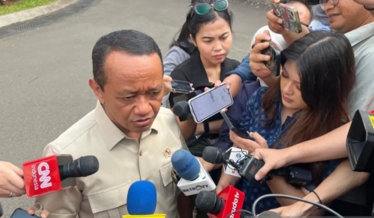 Bahlil Lahadalia menjelaskan kebijakan harga BBM subsidi tetap dipertahankan pemerintah.
