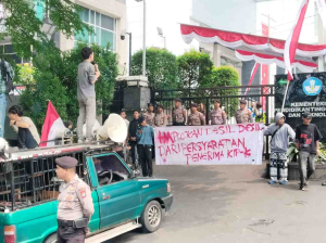 Mahasiswa KPIT mendesak pemerintah menghapus syarat desil KIP Kuliah 2026 agar mahasiswa kurang mampu mendapat bantuan pendidikan.